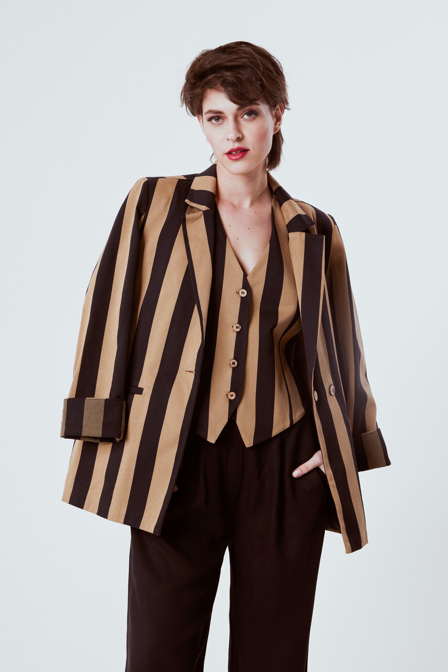 GİYİ BLAZER IN BLACK&BEIGE STRIPES